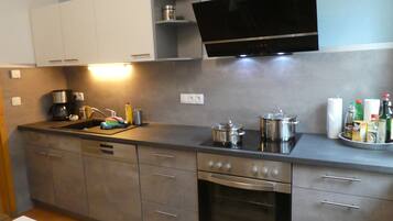 Kühlschrank, Ofen, Herdplatte, Geschirrspüler