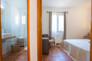 1 Schlafzimmer, Reisekinderbett, kostenloses WLAN, Bettwäsche