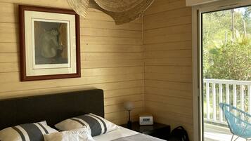 4 slaapkamers, een strijkplank/strijkijzer, reisbedje, gratis wifi