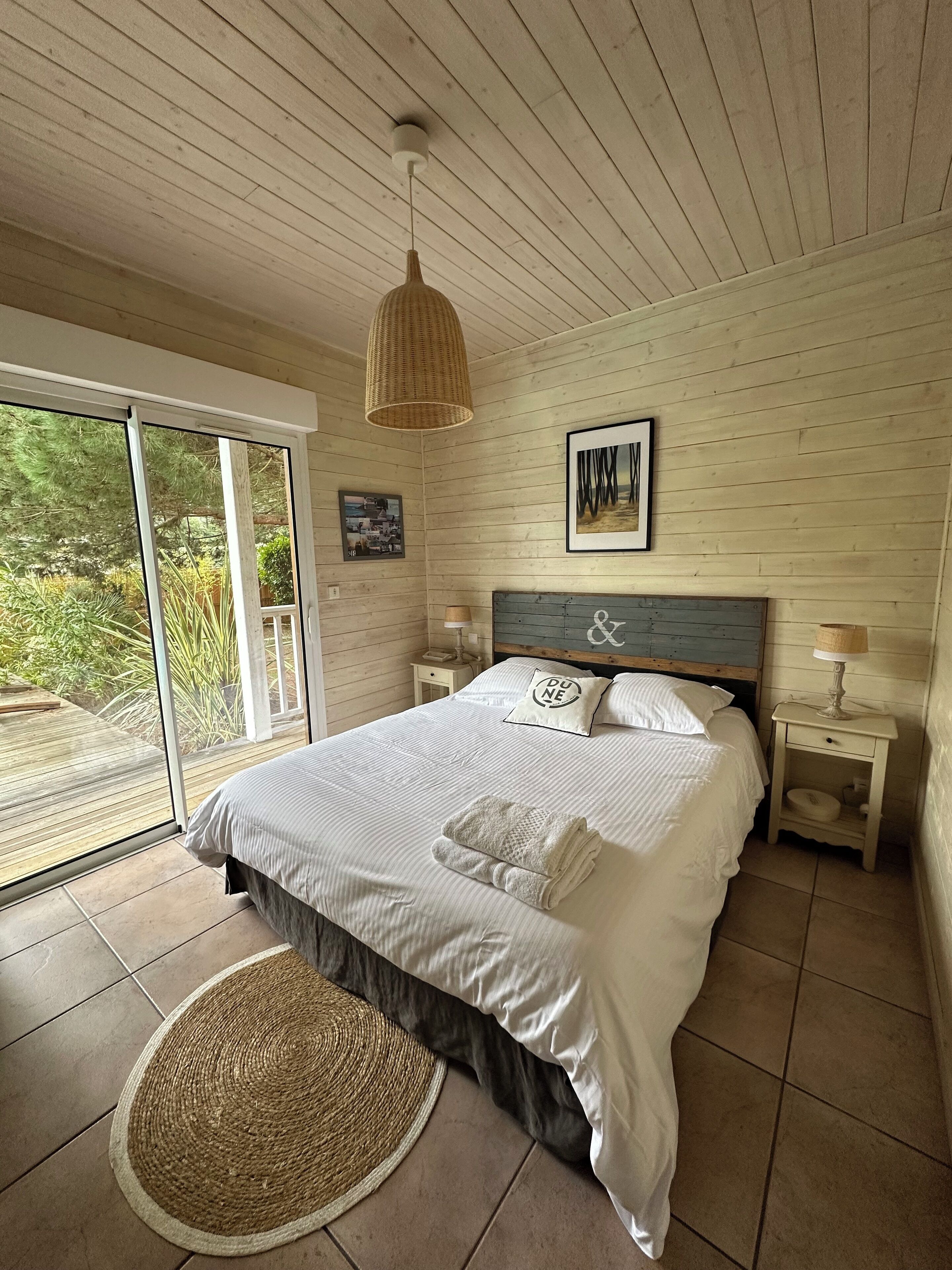 4 habitaciones, tabla de planchar con plancha y cuna de viaje 