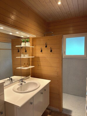 Duschwanne, Haartrockner, Bidet