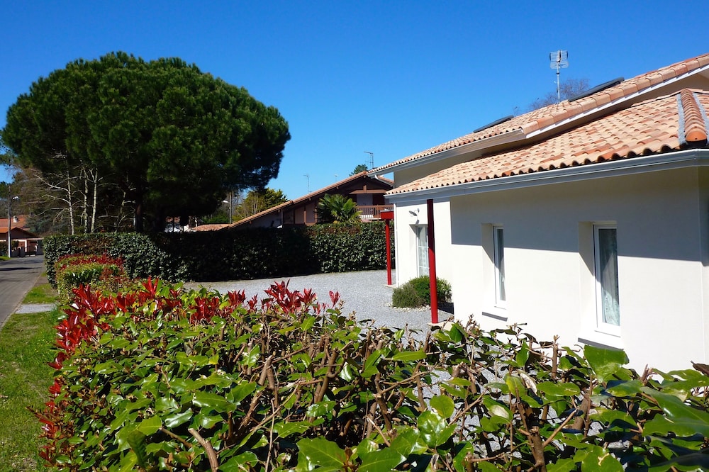 Modern house with parking within walking distance: Marine lake, sea, Ideal no stress center