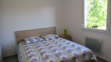 3 dormitorios, tabla de planchar con plancha, wifi gratis y ropa de cama