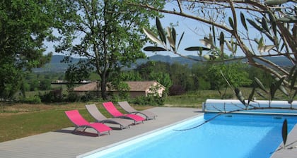 Comfortable detached house with swimming pool 3 bedrooms, 2 bathrooms for 6 to 8 people