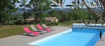 Comfortable detached house with swimming pool 3 bedrooms, 2 bathrooms for 6 to 8 people