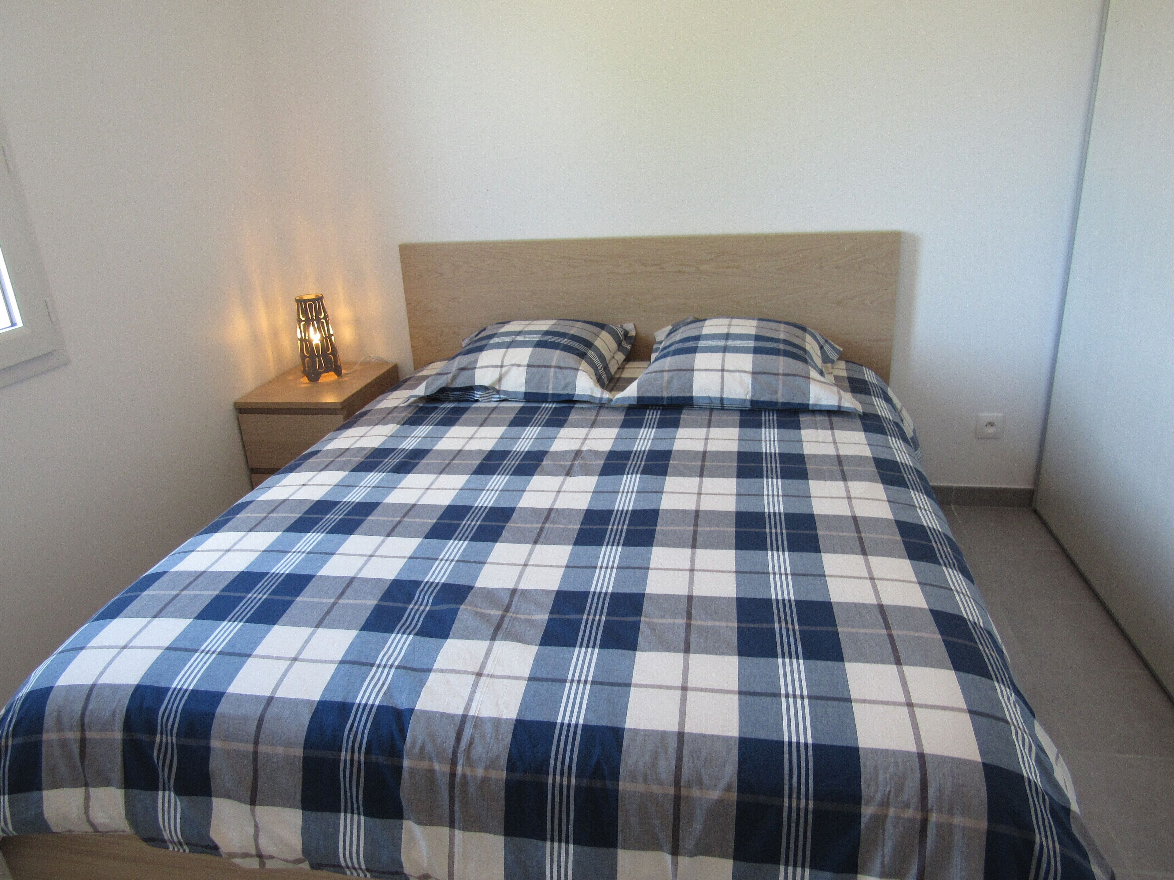 3 slaapkamers, een strijkplank/strijkijzer, gratis wifi, beddengoed