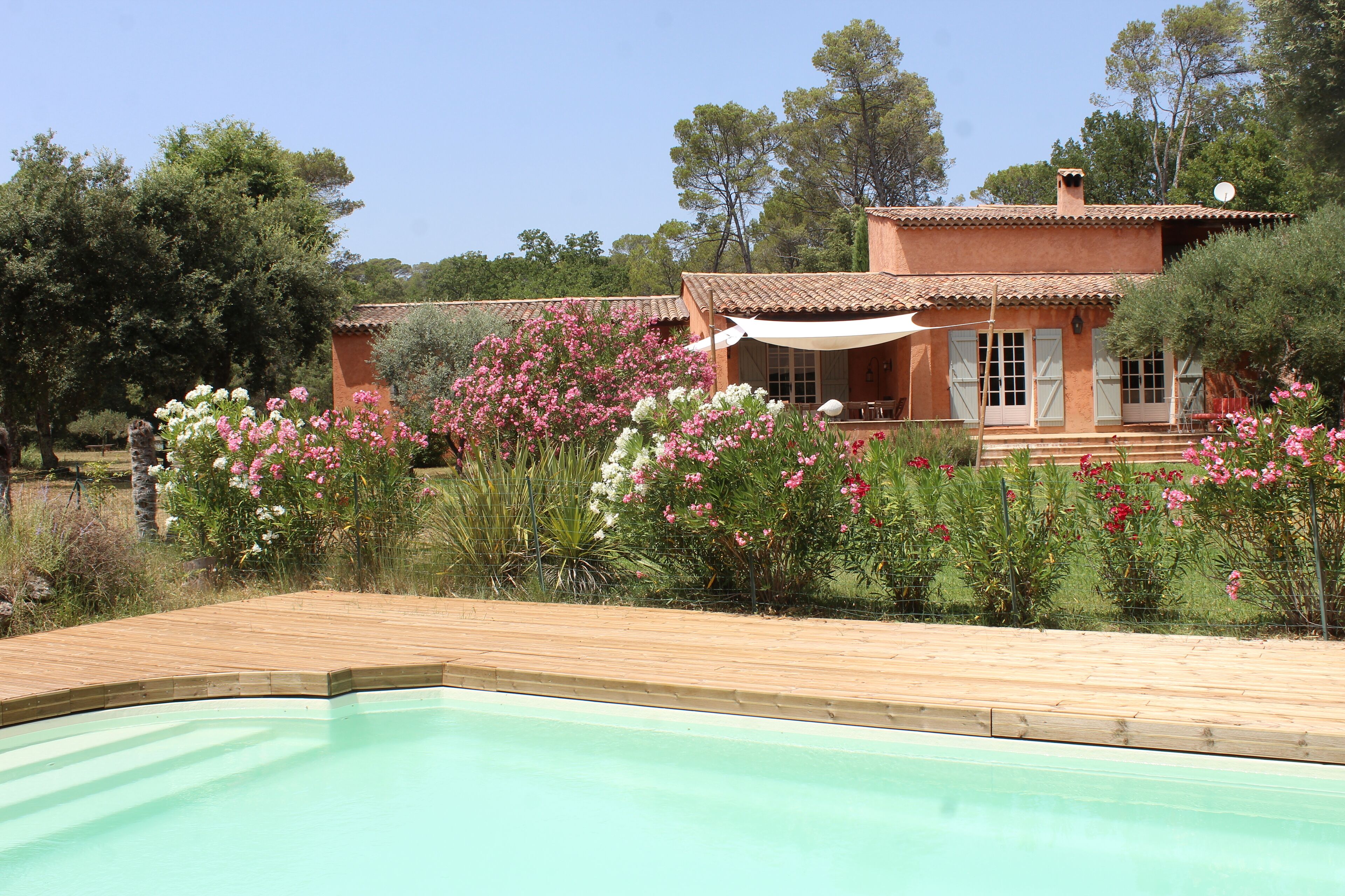 Large renovated bastide with swimming pool, surrounded by nature, calm, billiards, bowling alley