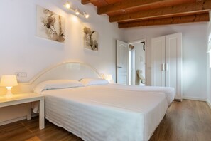 4 habitaciones, tabla de planchar con plancha, wifi y ropa de cama 