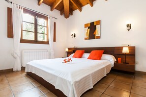 4 Schlafzimmer, Bügeleisen/Bügelbrett, WLAN, Bettwäsche