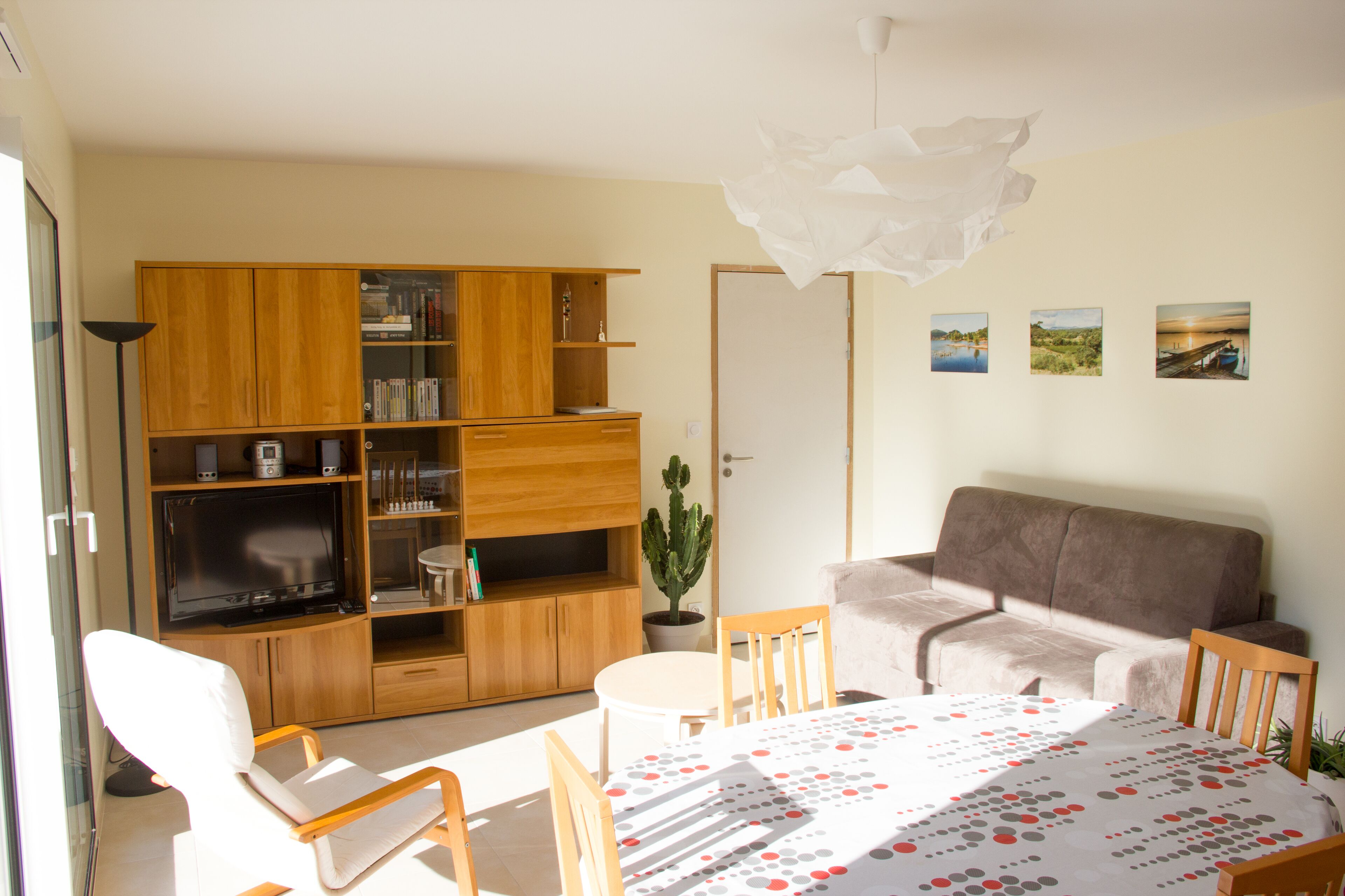 Holiday cottage boissière, vineyards and scrubland, near Montpellier.