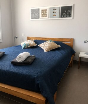 3 bedrooms, iron/ironing board, WiFi - Contemporary villa, new with sea view and pool. area St cyprien pinarello (Zonza)