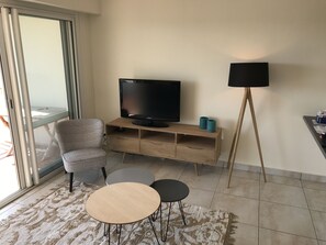 Interior - T3 45m2, 6 people, 180 ° sea view direct access to private beach (Hyères)