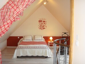2 dormitorios, cuna de viaje, wifi gratis y ropa de cama