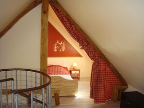 2 Schlafzimmer, Reisekinderbett, kostenloses WLAN, Bettwäsche