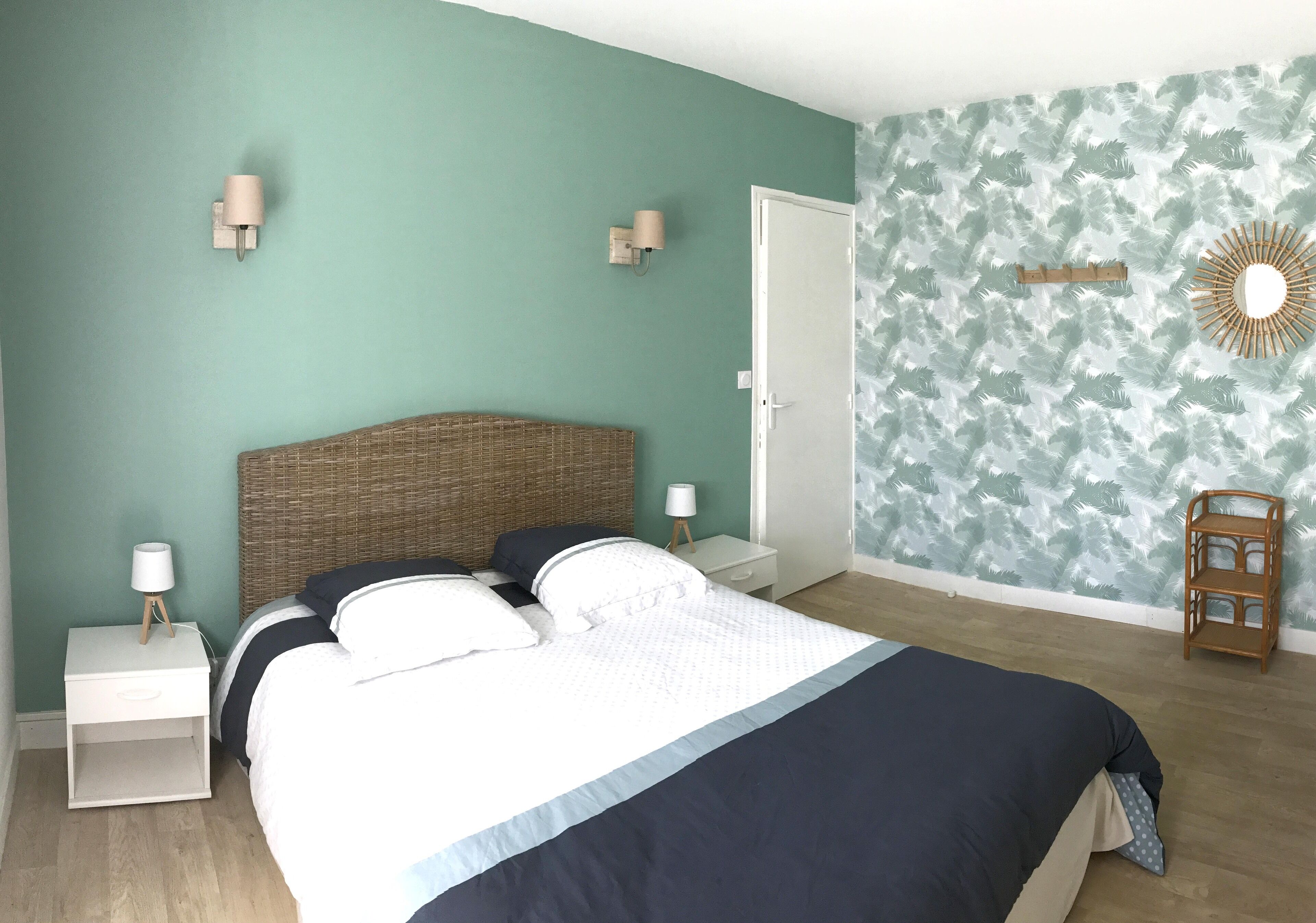 Large 5 bedroom villa, quiet, private pool, near sea and shops