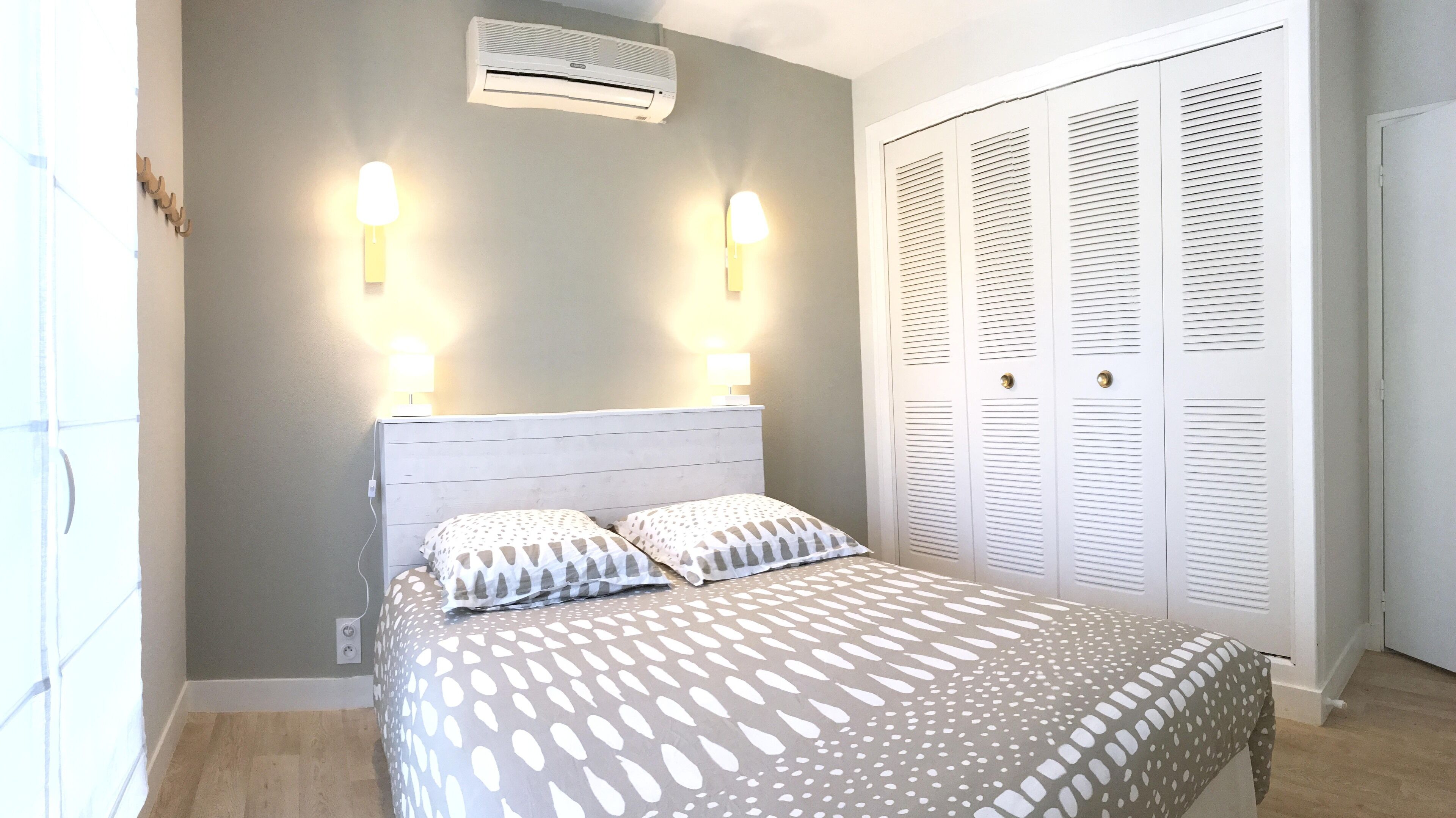 Large 5 bedroom villa, quiet, private pool, near sea and shops