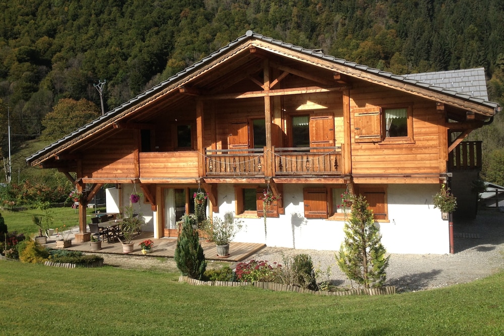 Apartment in a chalet in the mountains in Sixt Fer A Cheval