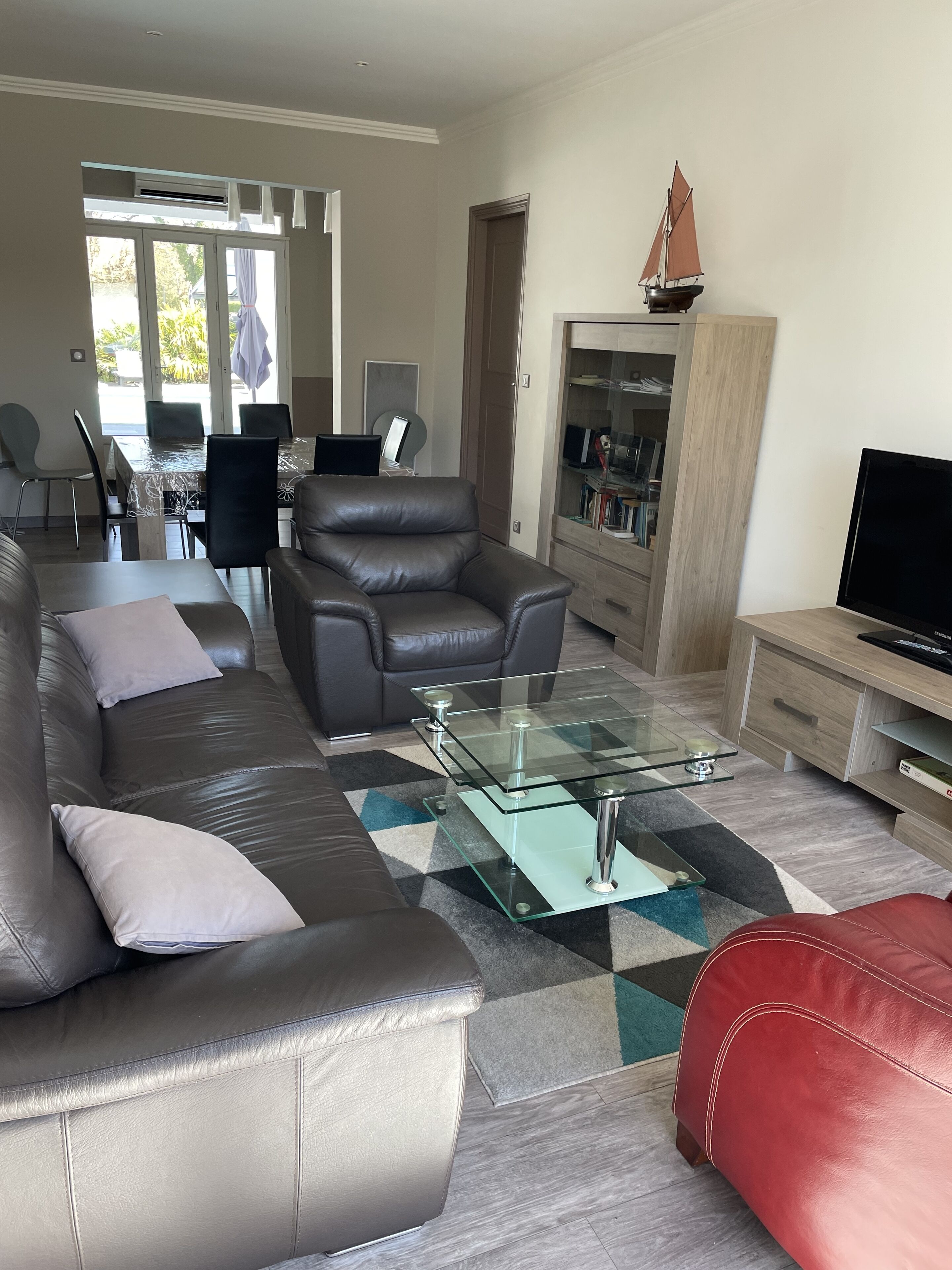 Smart TV, DVD player, stereo