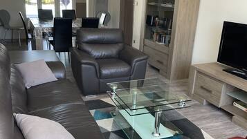 Smart TV, DVD player, stereo