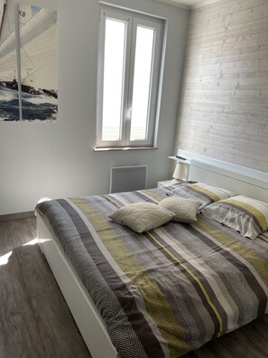 4 bedrooms, iron/ironing board, travel crib, WiFi