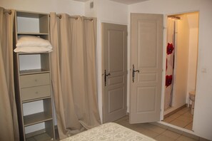 4 bedrooms, iron/ironing board, travel crib, WiFi - Recent house inside a 4000 m² park. Taste the tranquillity of Provence (Lagnes)