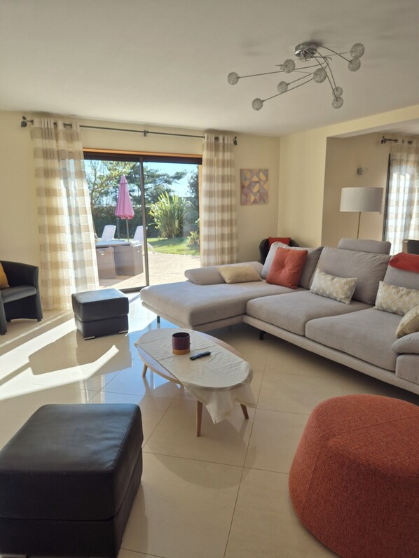 Smart TV, DVD player, books