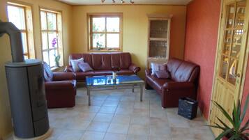 Smart-tv, eldstad, tv-spel och dvd-spelare