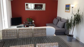 Una televisión, libros