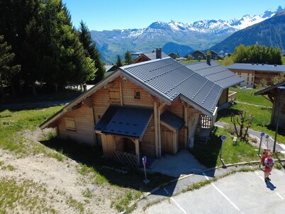 Chalet "LA DATCHA" sleeps 12 on skis with Wifi
