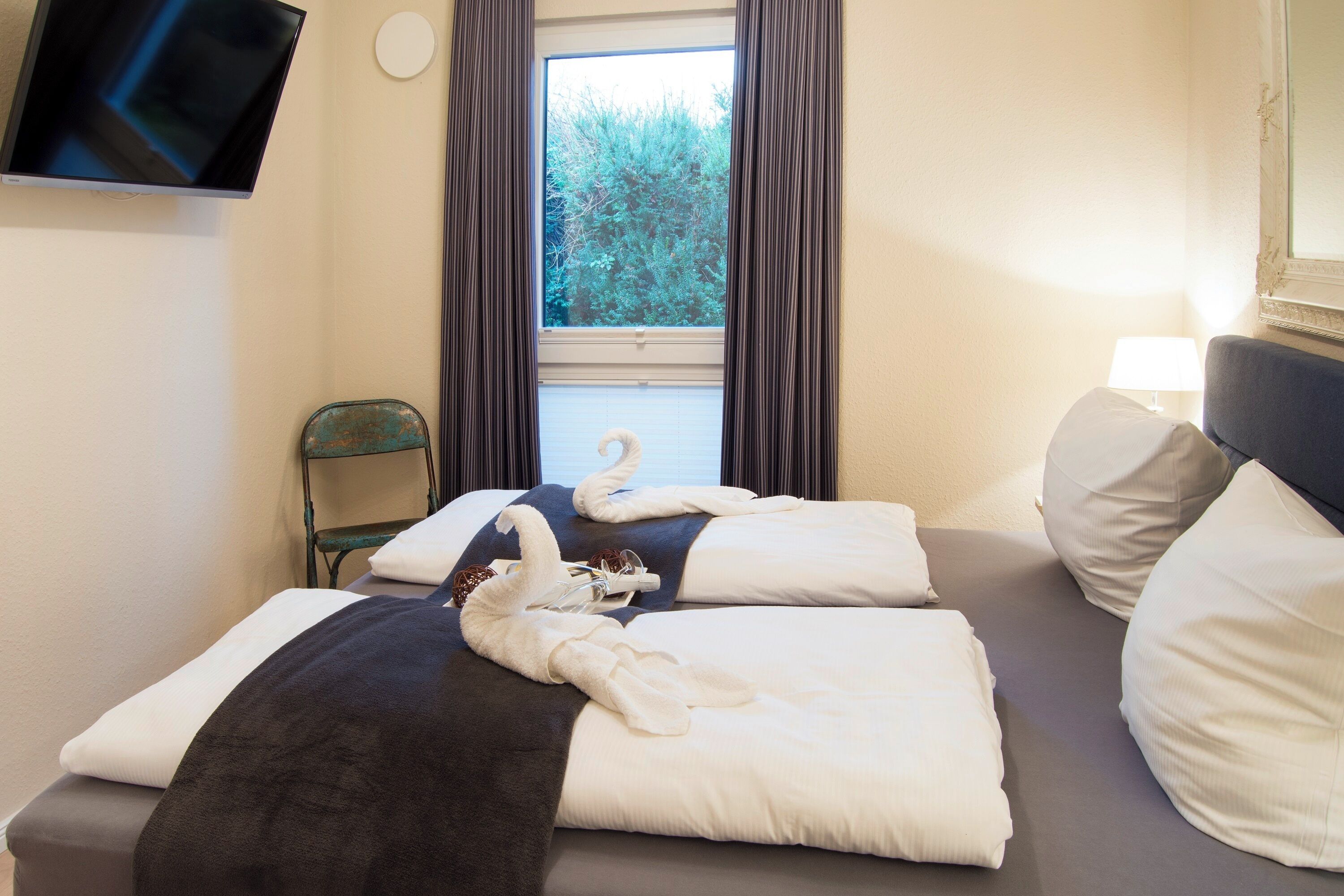 Seagull's Nest - parking space, terrace, washing machine, beach chair, garden furniture, shower