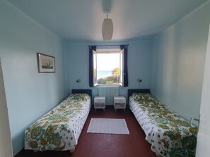 3 habitaciones, tabla de planchar con plancha y wifi