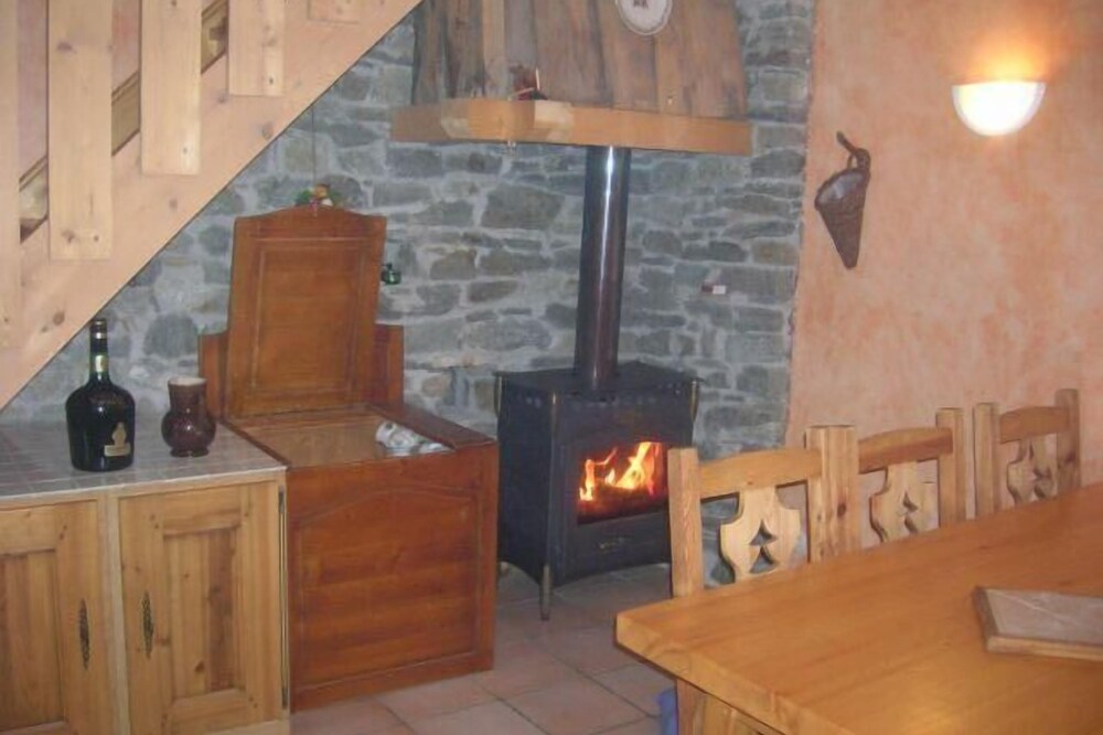 Chalet 6 people comfortably, € 470 Week € 180 WE