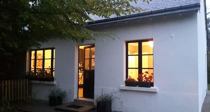 CHEVERNY. GĂźte des Glycines 4 pers (2 chambres) avec jardin clos