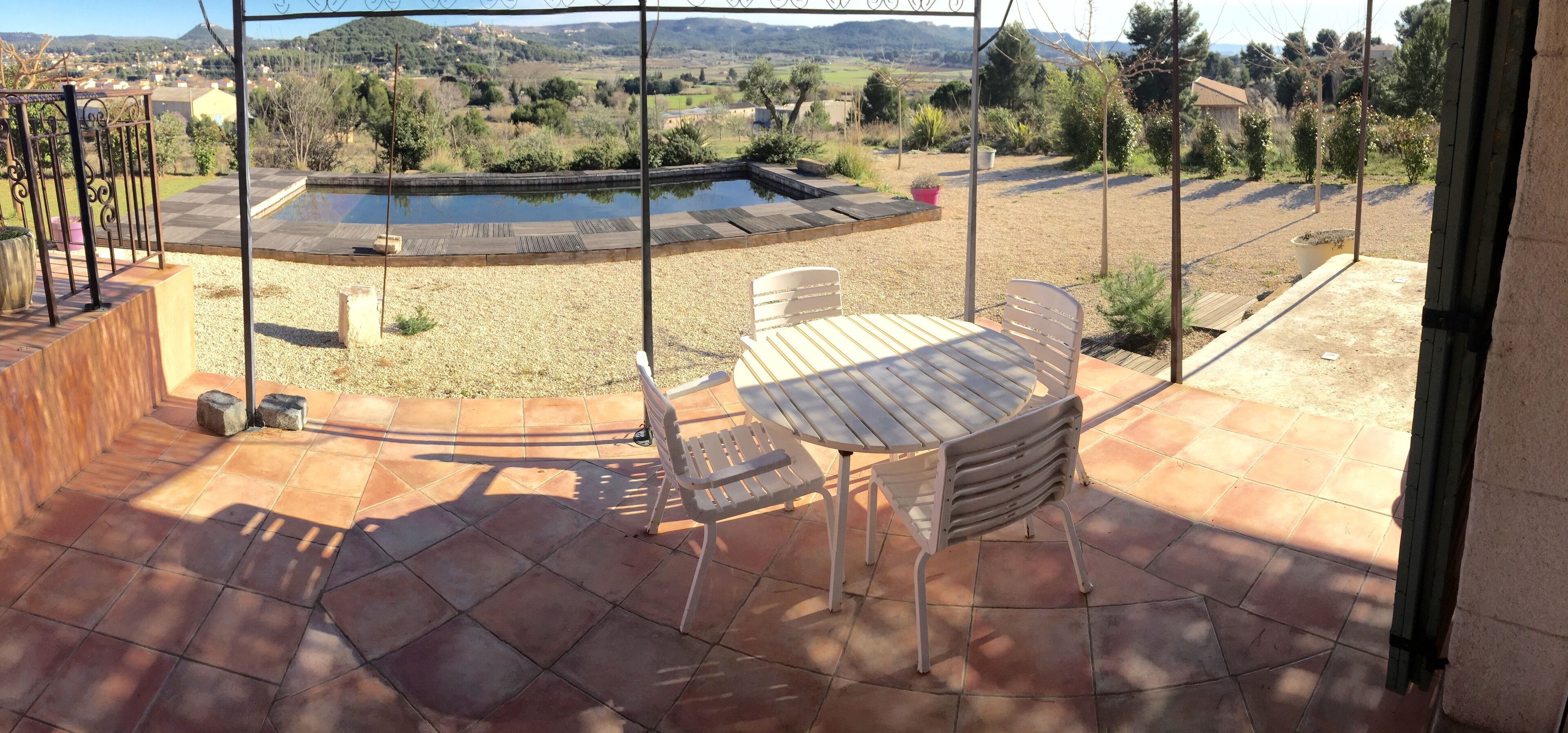 Beautiful studio with pool near Aix-en-Provence