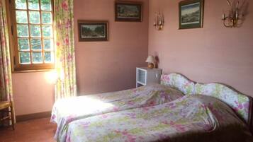 6 Schlafzimmer, Bügeleisen/Bügelbrett, kostenloses WLAN, Bettwäsche