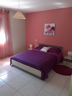 2 bedrooms, iron/ironing board, free WiFi, bed sheets