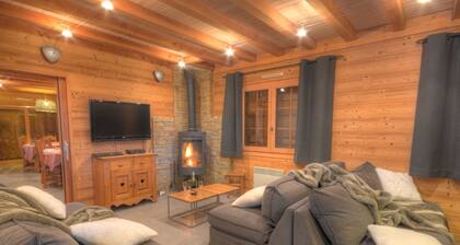 Chalet cosy grand confort 8 chambres 8 salles d'eau, sauna, au pied des pistes