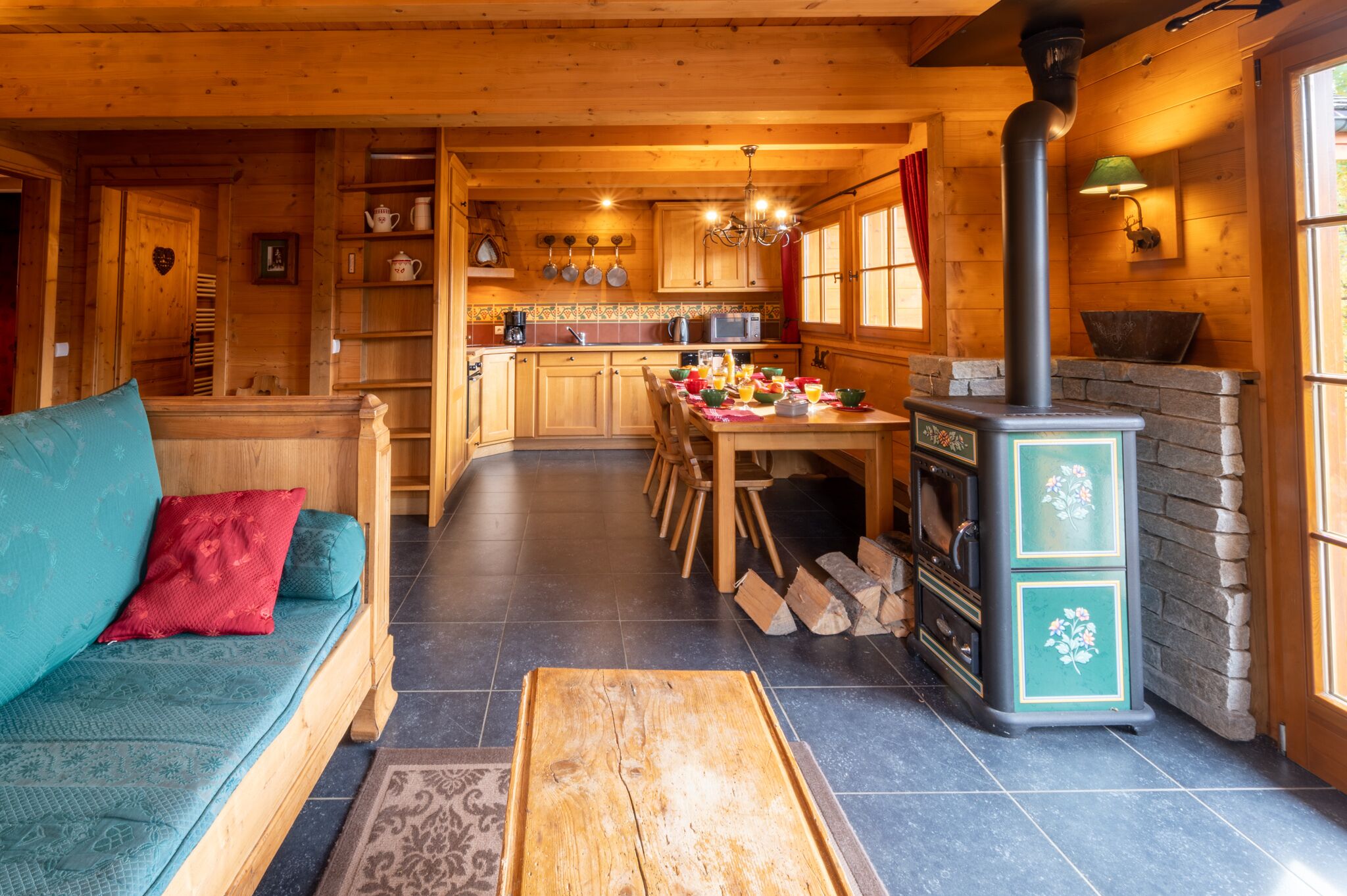 This is a lovely, south facing, 4 star chalet with Wi-Fi located in La Clusaz