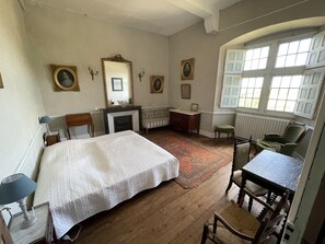 9 bedrooms, iron/ironing board, free WiFi