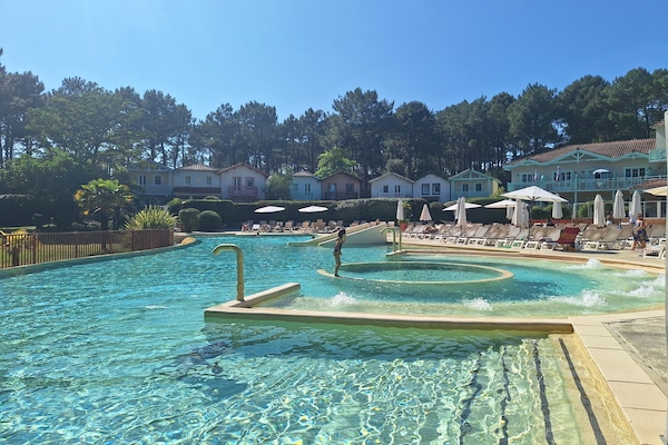 Piscine chauffée avec jacuzzis