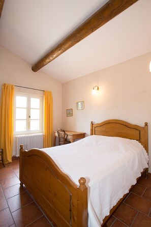 4 chambres, fer et planche à repasser, lit parapluie, Wi-Fi gratuit