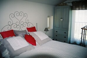 1 bedroom, iron/ironing board, travel cot, free WiFi