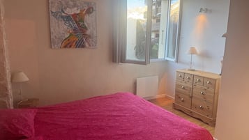 2 slaapkamers, een strijkplank/strijkijzer, gratis wifi