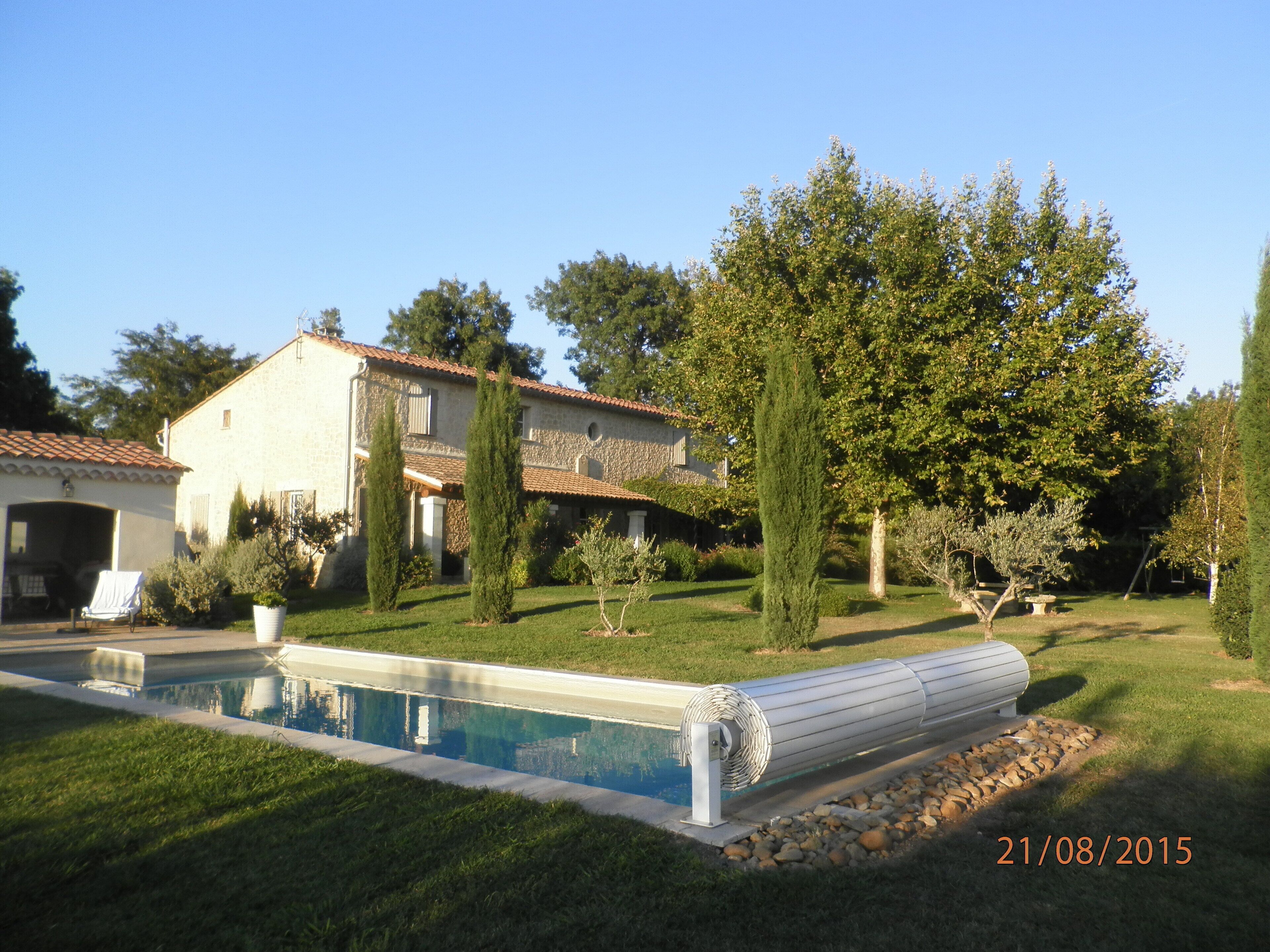 Pretty Provencal farmhouse near Arles 
