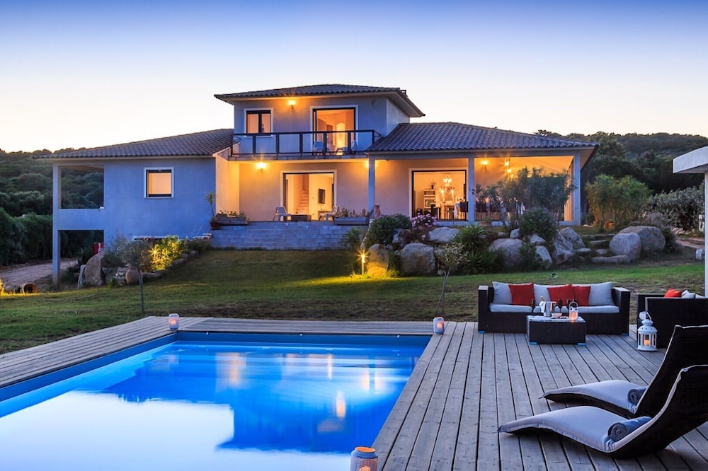 Dream villa in southern Corsica heated pool