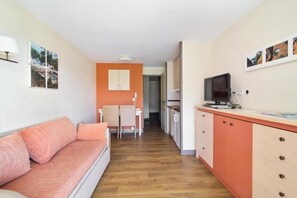 TV, DVD player, video library - Cap Esterel (St Raphaël) - Quiet apartment with sea view, golf & Cap Esterel 4 pers. (Saint-Raphaël)