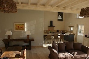 TV, fireplace, DVD player, table tennis