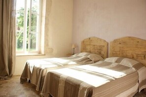 3 bedrooms, iron/ironing board, travel cot, free WiFi