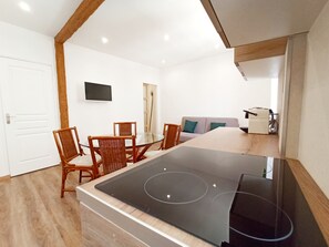 Interior - Central 2 Bedrooms Balcony Commandant André (Cannes)