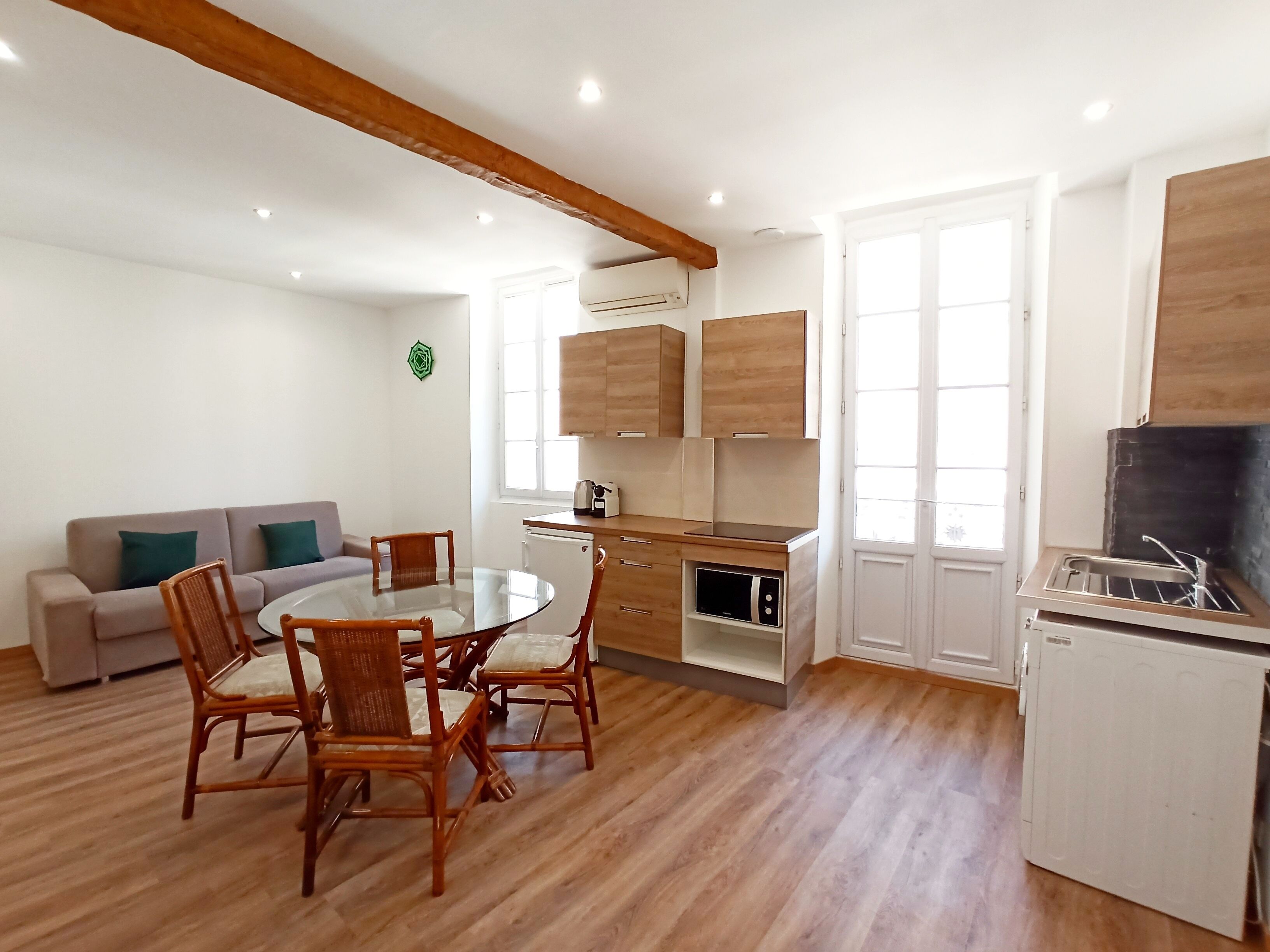 Central 2 Bedrooms Balcony Commandant André